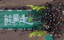 200位“手机种树人”徒步荒野检查“作业” 见证6年间荒野变绿洲