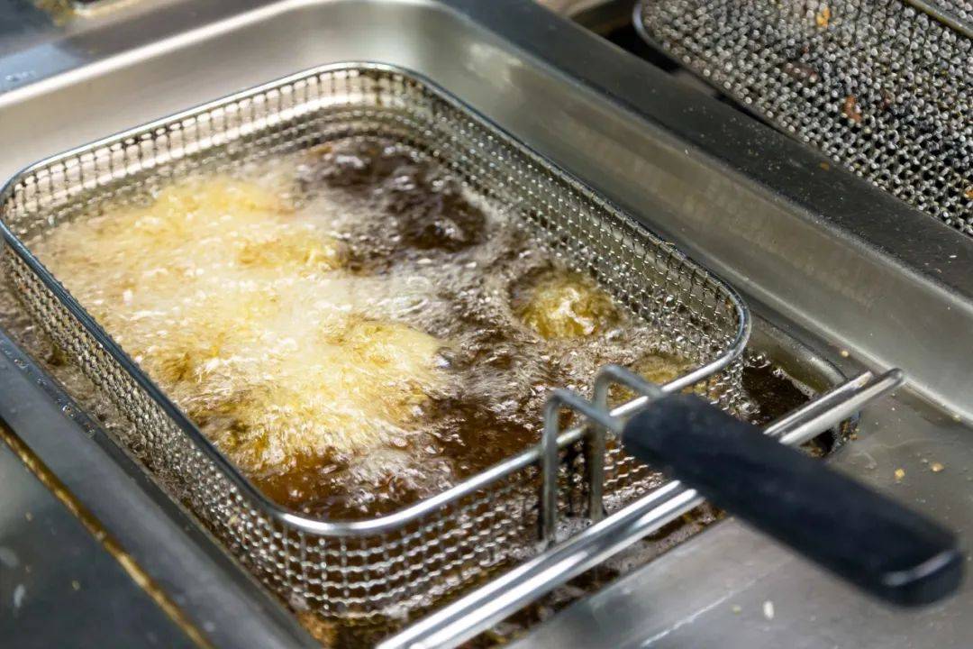 【培养健康生活方式】饮食要“减油”，健康要“加油”！这几个控油小窍门要牢记~~ 【培养健康生活方式】饮食要“减油”，健康要“加油”！这几个控油小窍门要牢记~~ 百事百科