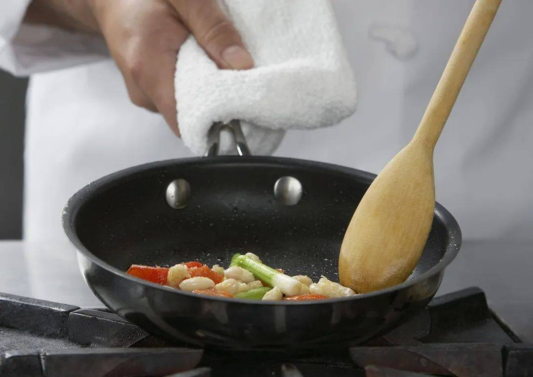 【培养健康生活方式】饮食要“减油”，健康要“加油”！这几个控油小窍门要牢记~~ 【培养健康生活方式】饮食要“减油”，健康要“加油”！这几个控油小窍门要牢记~~ 百事百科