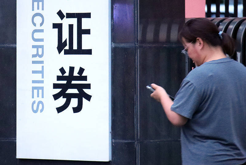 对话李迅雷：黄金暴涨、股市波动，普通人机会在哪？ 对话李迅雷：黄金暴涨、股市波动，普通人机会在哪？ 投资理财