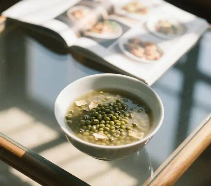 收藏！夏日消暑必备！绿豆汤这样煮，功效翻倍！ 收藏！夏日消暑必备！绿豆汤这样煮，功效翻倍！ 百事百科