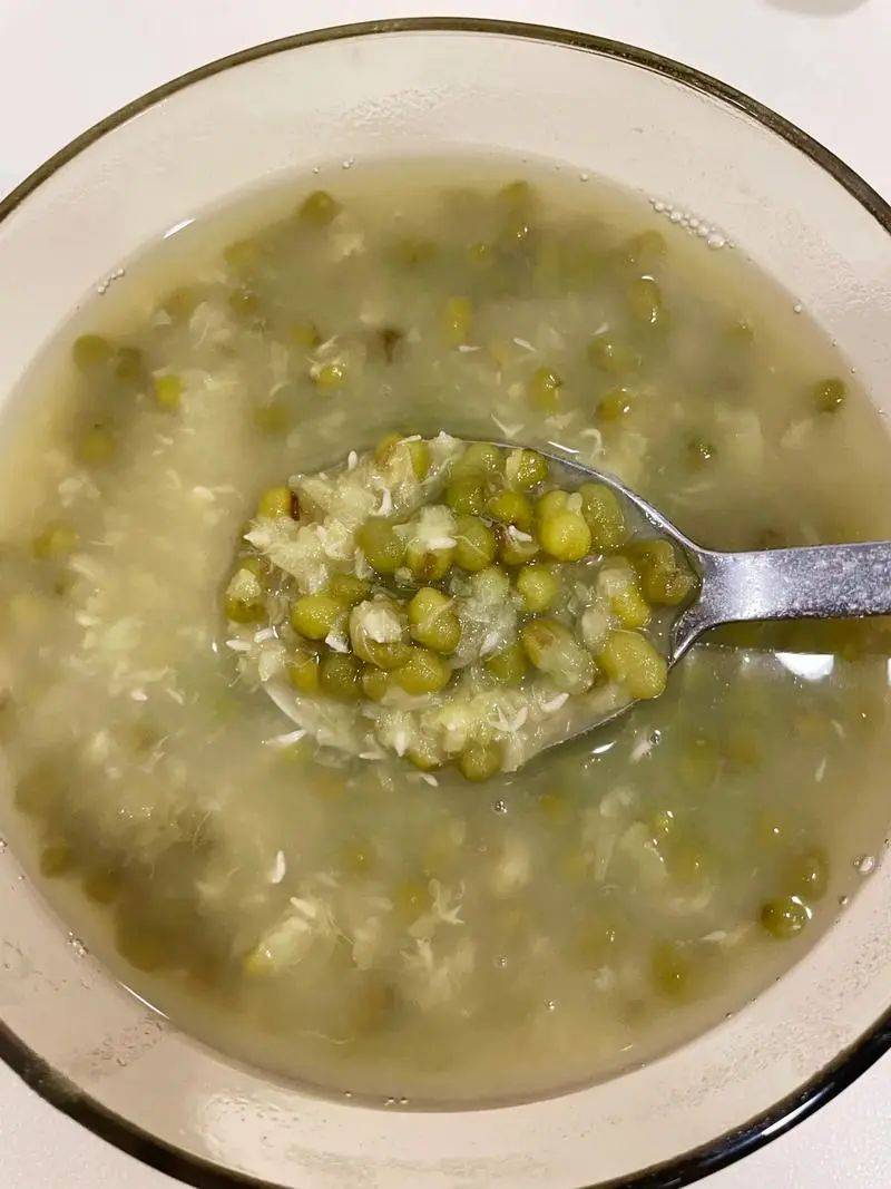 收藏！夏日消暑必备！绿豆汤这样煮，功效翻倍！ 收藏！夏日消暑必备！绿豆汤这样煮，功效翻倍！ 百事百科