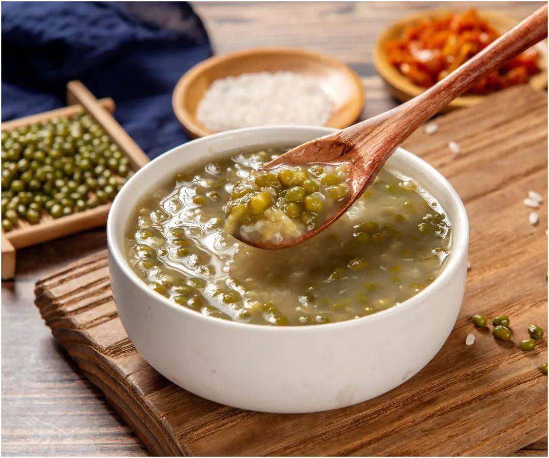 收藏！夏日消暑必备！绿豆汤这样煮，功效翻倍！ 收藏！夏日消暑必备！绿豆汤这样煮，功效翻倍！ 百事百科