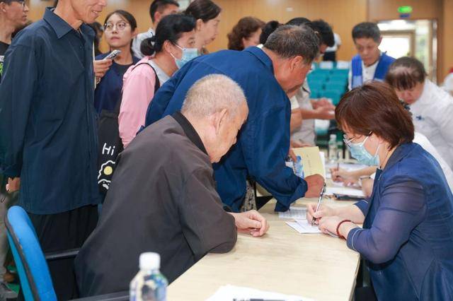 走进国防 服务军工 ——西安交大一附院多学科专家义诊守护军工健康 走进国防 服务军工 ——西安交大一附院多学科专家义诊守护军工健康 热点新闻