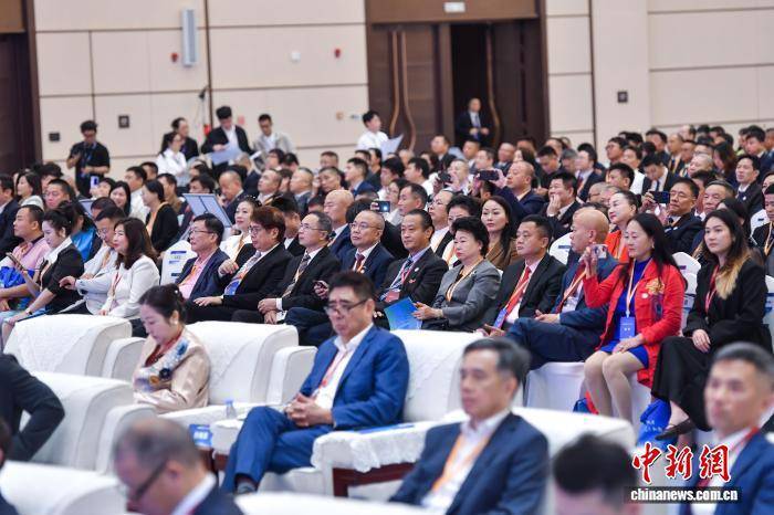 2025中国侨商投资（海南）大会在海口开幕 2025中国侨商投资（海南）大会在海口开幕 热点新闻