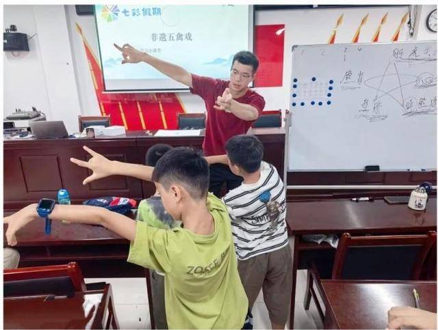 安中医学子三下乡:童心探秘中医韵,岐黄薪火传社区 安中医学子三下乡:童心探秘中医韵,岐黄薪火传社区 热点新闻